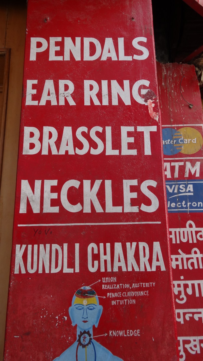 The jewelry store tried to use English. They failed.